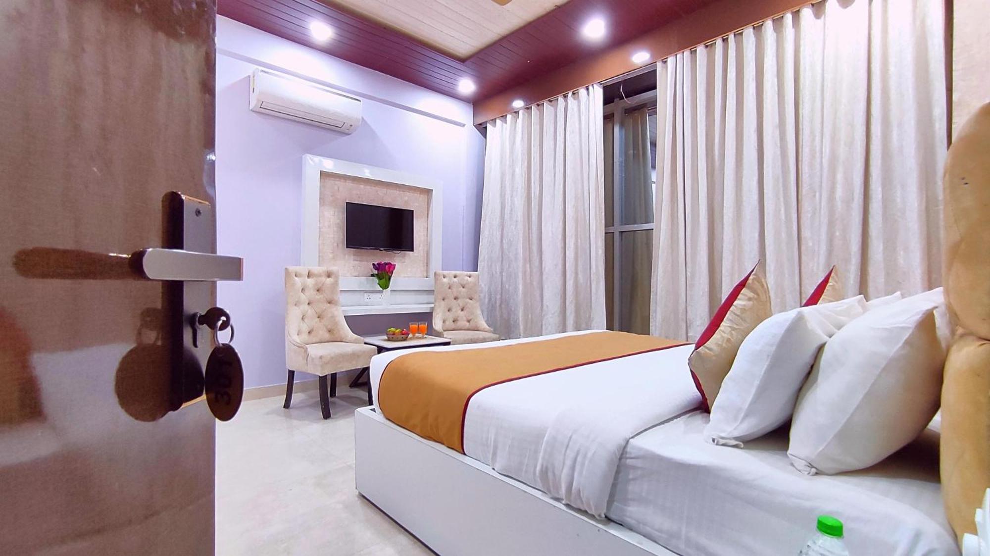 Hotel Cloud Near Delhi Airport New Delhi
